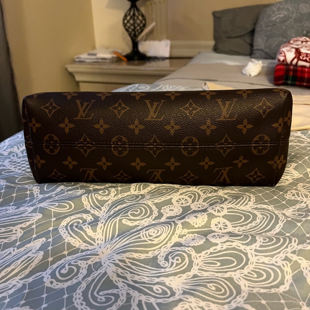 Gently used Luxury Louis Vuitton